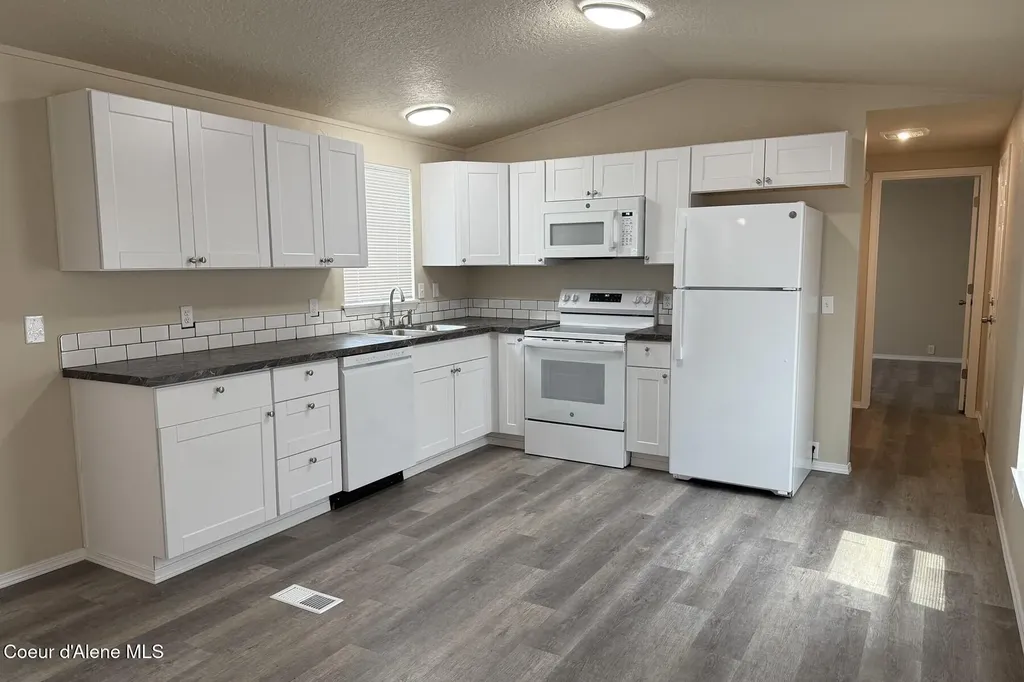 10734 N Benoit Street Hayden ID 83835