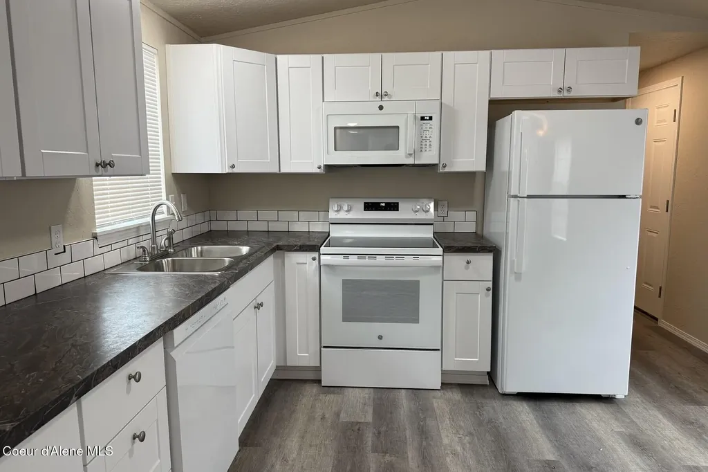 10734 N Benoit Street Hayden ID 83835