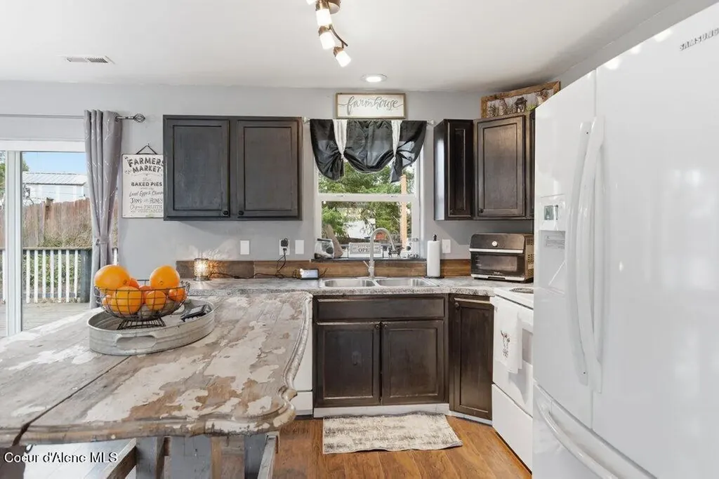31720 N Barbara Avenue Spirit Lake ID 83869