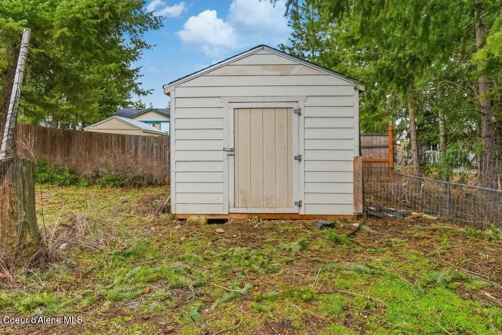 31720 N Barbara Avenue Spirit Lake ID 83869