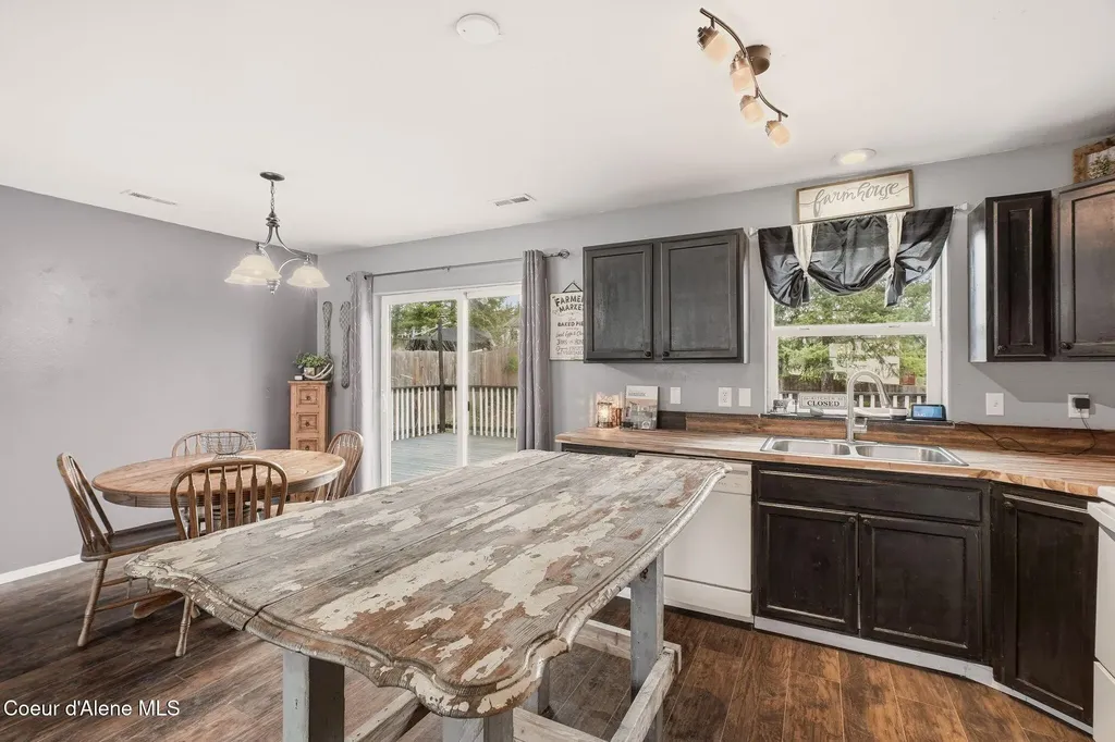 31720 N Barbara Avenue Spirit Lake ID 83869
