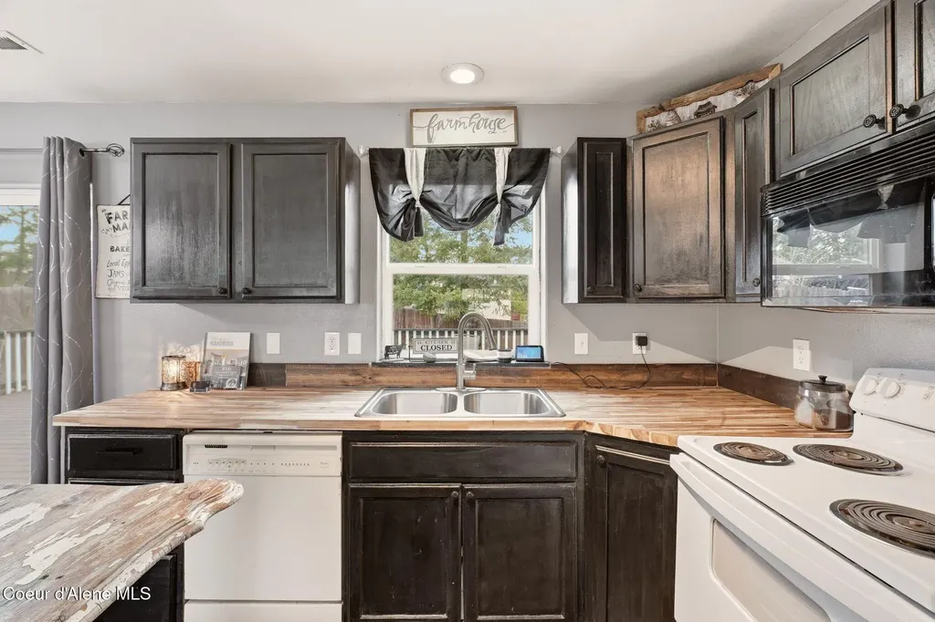 31720 N Barbara Avenue Spirit Lake ID 83869