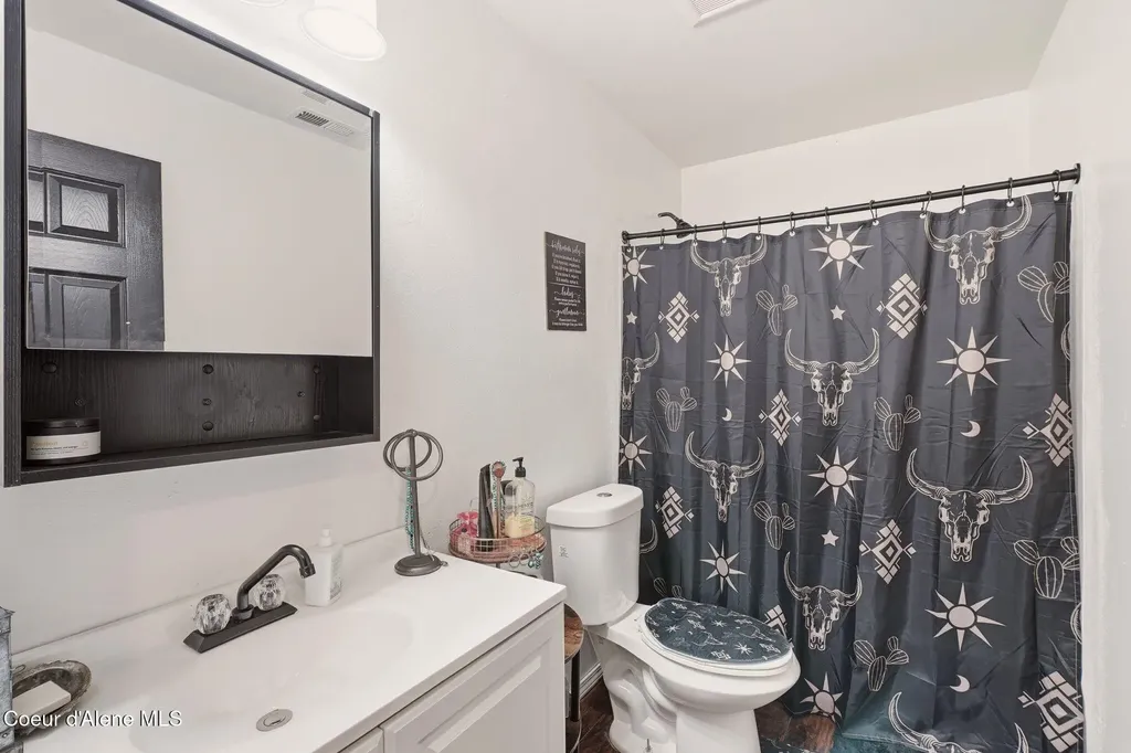 31720 N Barbara Avenue Spirit Lake ID 83869