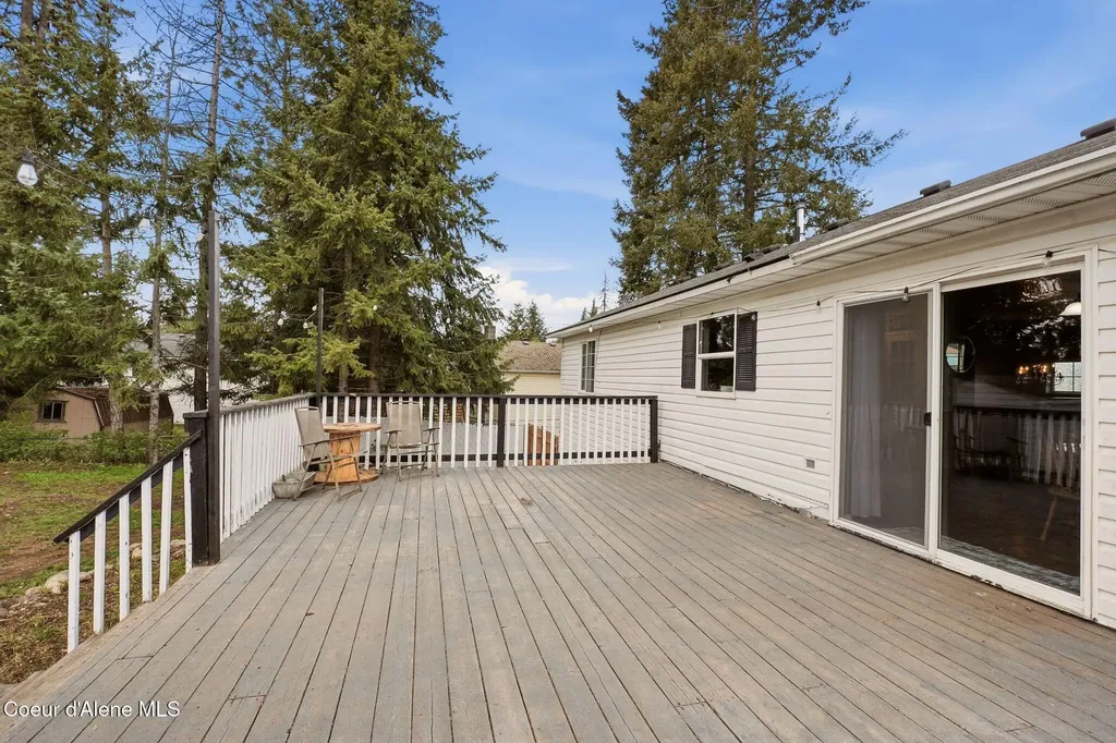 31720 N Barbara Avenue Spirit Lake ID 83869