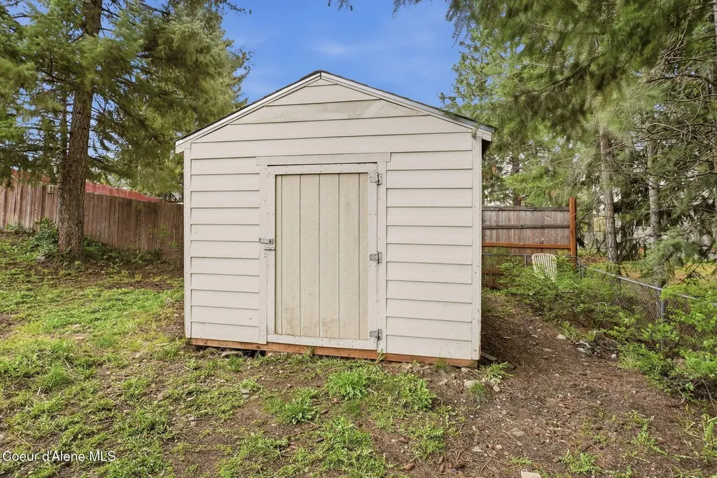 31720 N Barbara Avenue Spirit Lake ID 83869