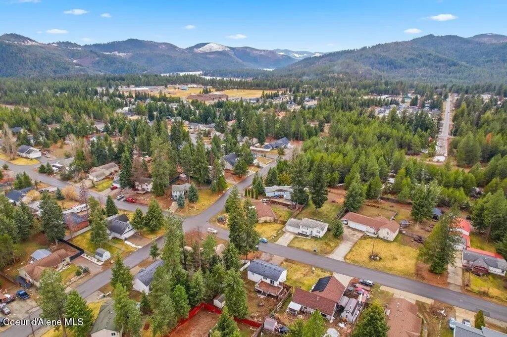 31720 N Barbara Avenue Spirit Lake ID 83869
