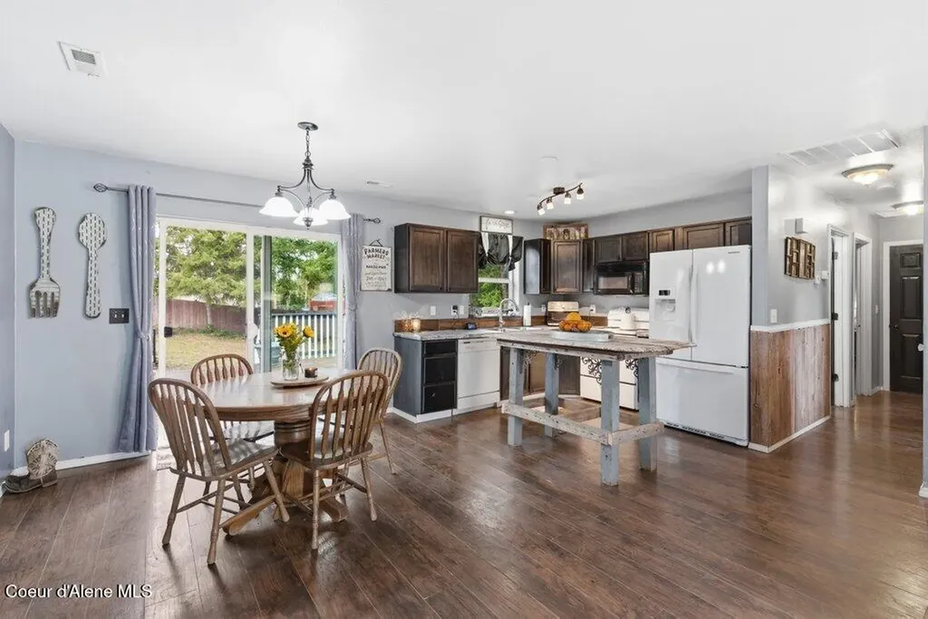 31720 N Barbara Avenue Spirit Lake ID 83869