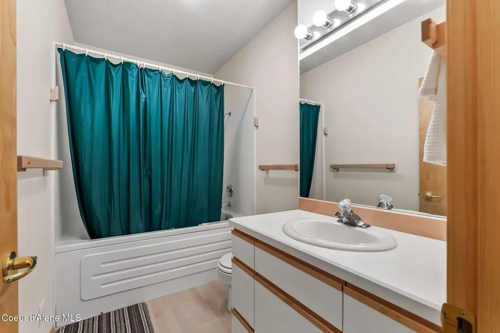 87 Cornice Court Sandpoint ID 83864
