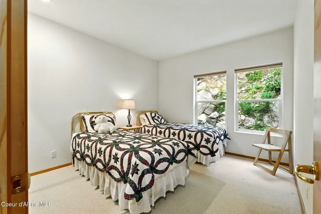 87 Cornice Court Sandpoint ID 83864
