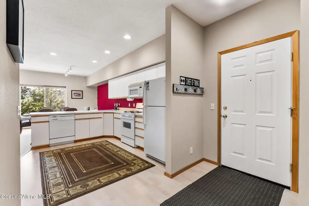 87 Cornice Court Sandpoint ID 83864