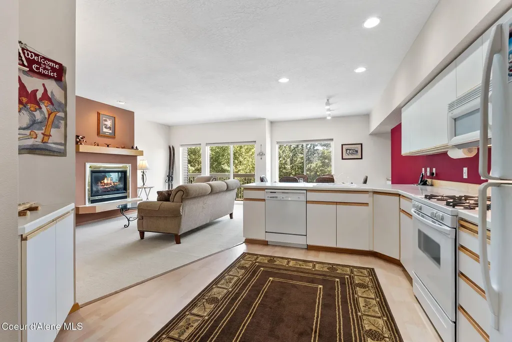 87 Cornice Court Sandpoint ID 83864