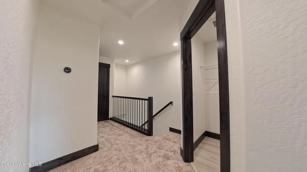 214 E Lobo Loop Hayden ID 83835