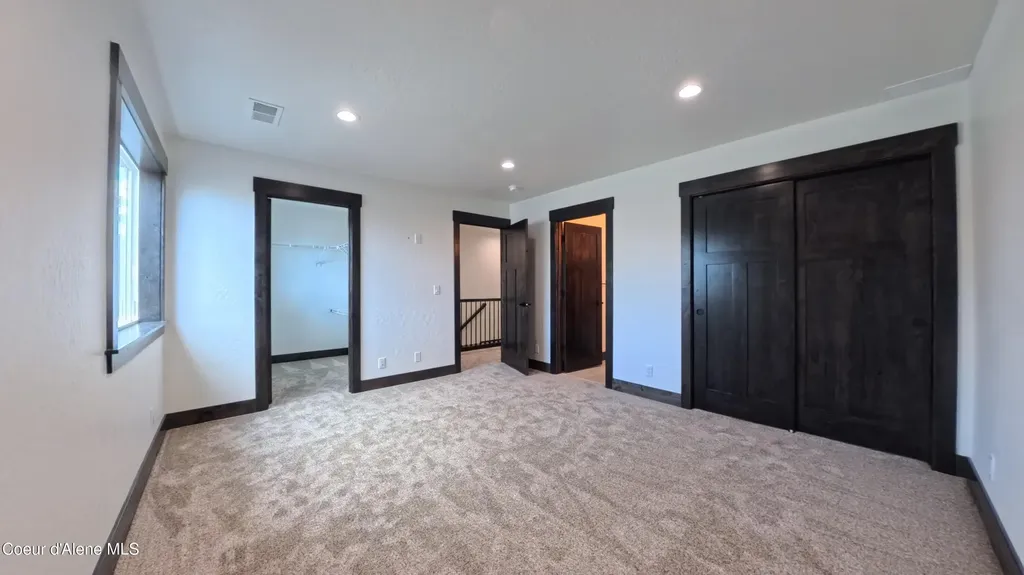 214 E Lobo Loop Hayden ID 83835