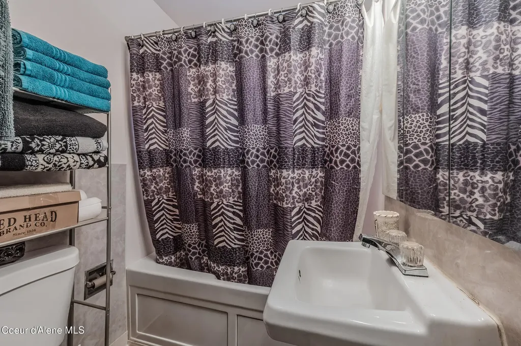 605 Lewiston Avenue Pinehurst ID 83850