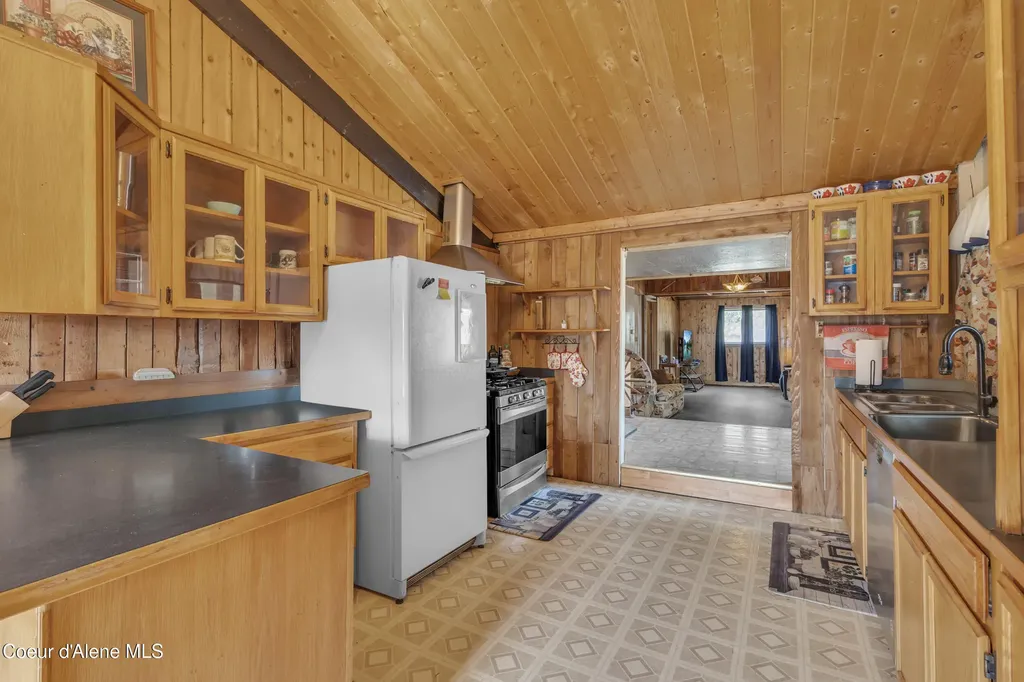 396 Wakena Lane Priest River ID 83856