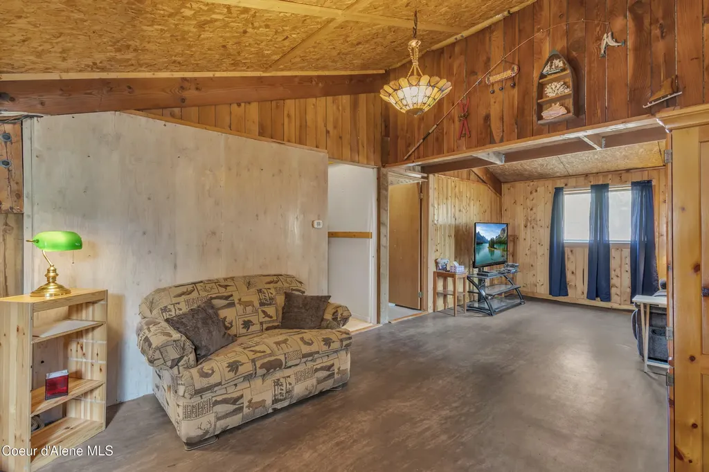 396 Wakena Lane Priest River ID 83856