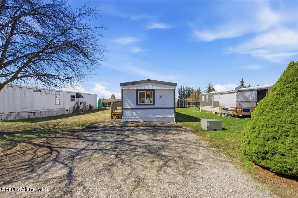 10657 N Benoit Street Hayden ID 83835