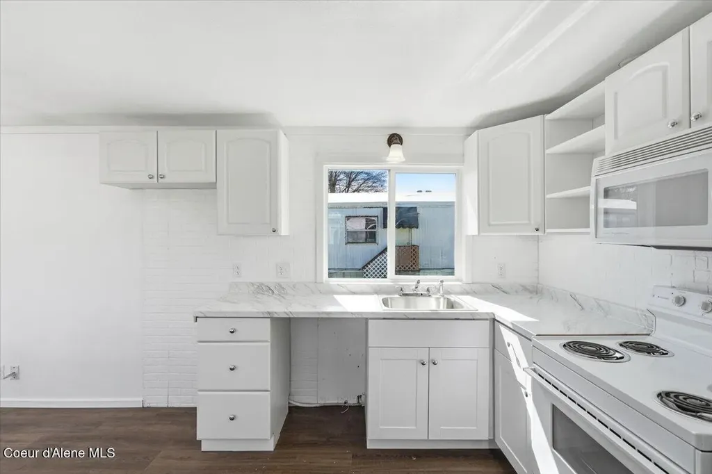 10657 N Benoit Street Hayden ID 83835