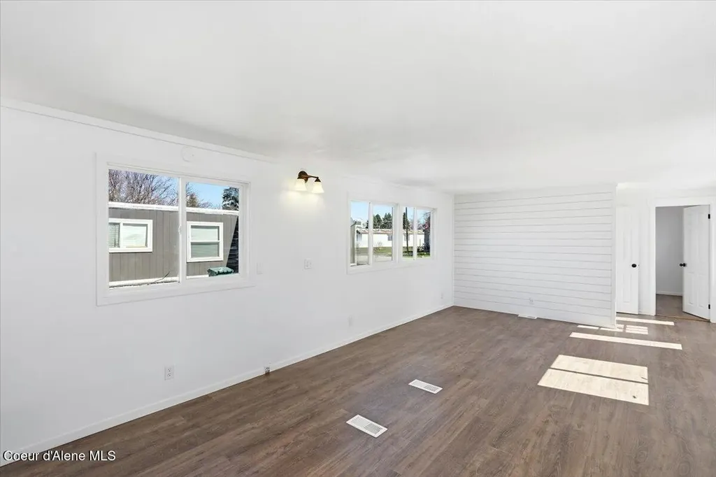10657 N Benoit Street Hayden ID 83835