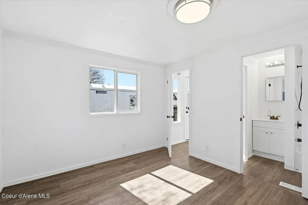 10657 N Benoit Street Hayden ID 83835