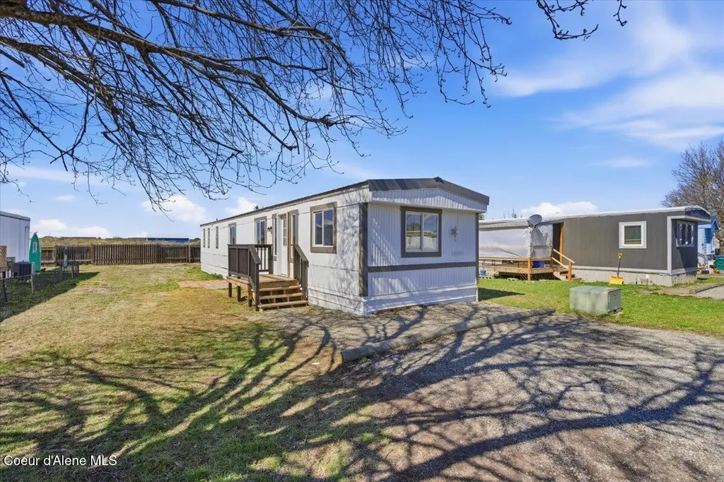 10657 N Benoit Street Hayden ID 83835