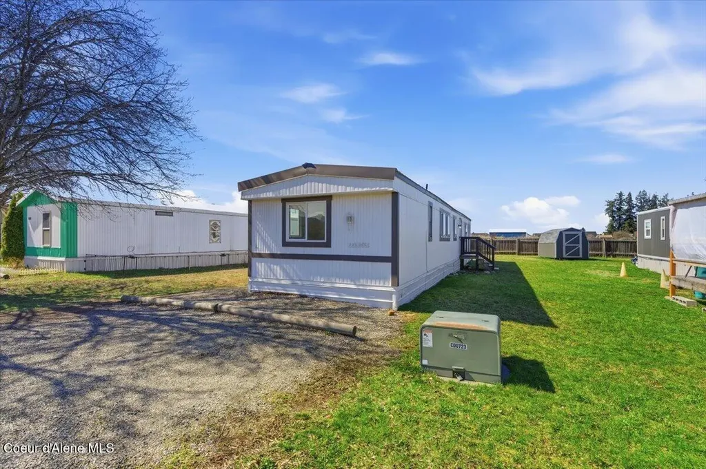 10657 N Benoit Street Hayden ID 83835