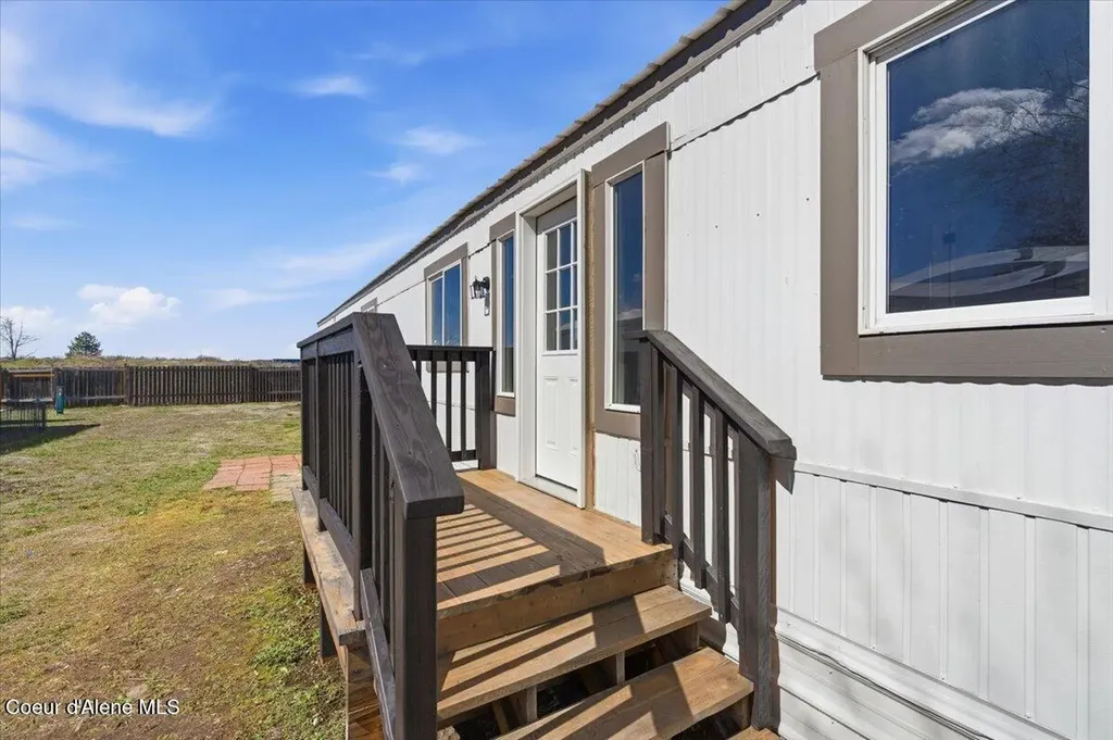 10657 N Benoit Street Hayden ID 83835