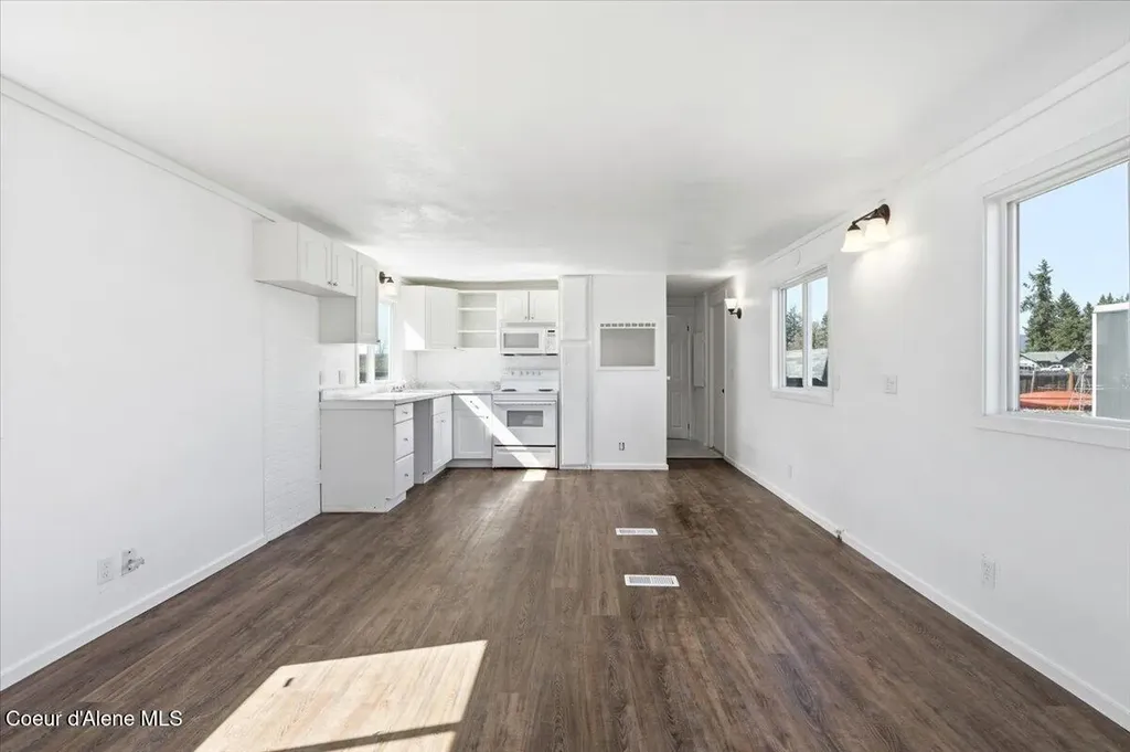 10657 N Benoit Street Hayden ID 83835