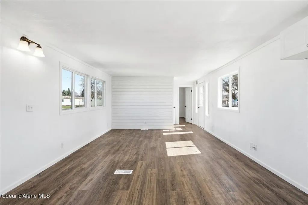10657 N Benoit Street Hayden ID 83835