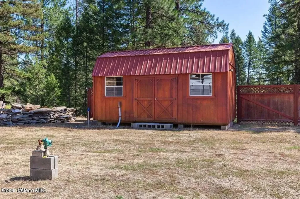 5600 W Spirit Lake Cuttoff Road Spirit Lake ID 83869