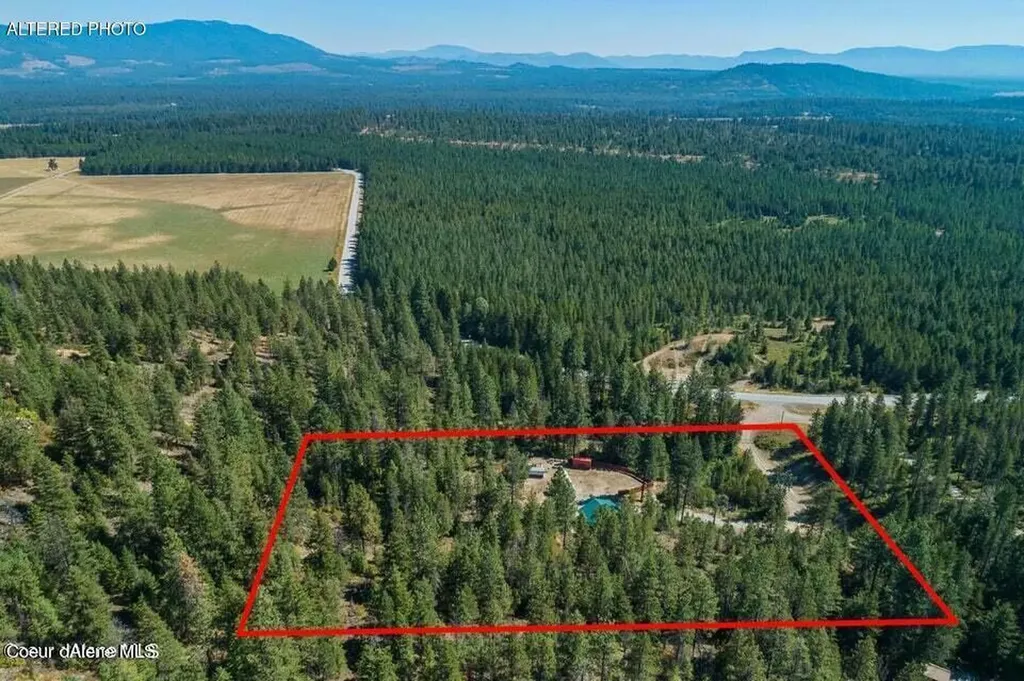 5600 W Spirit Lake Cuttoff Road Spirit Lake ID 83869