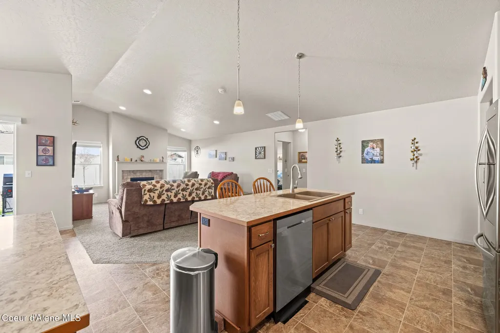 4089 W Belgrave Way Hayden ID 83835