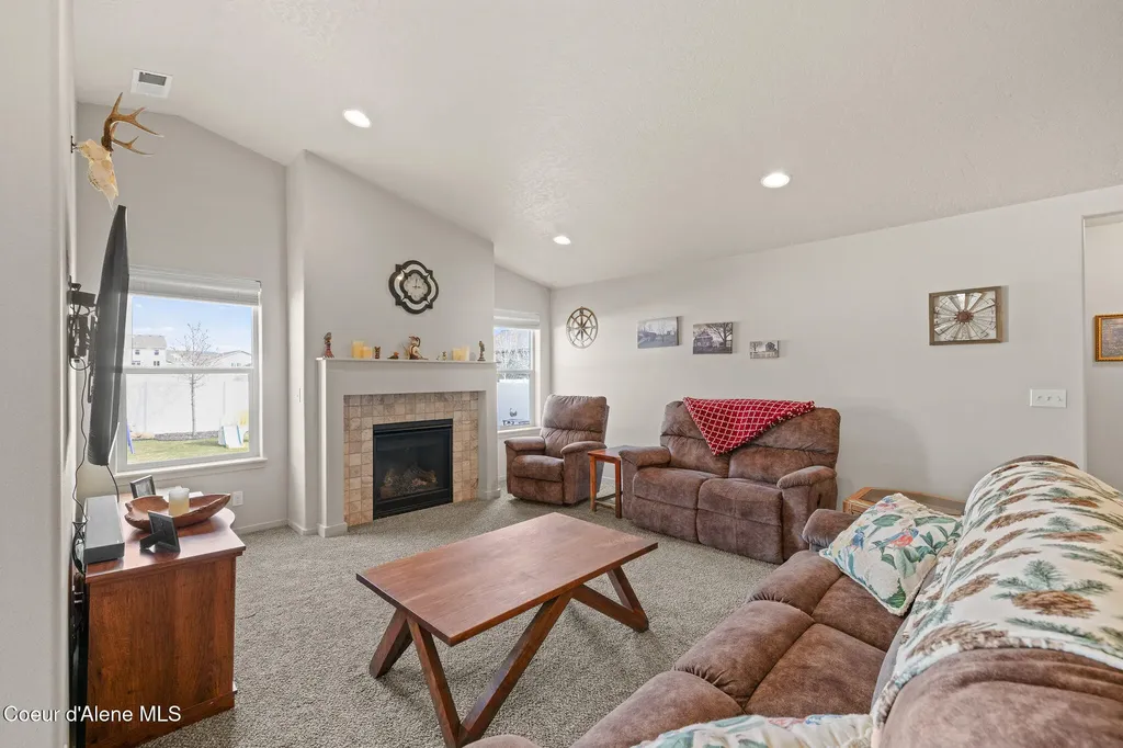4089 W Belgrave Way Hayden ID 83835