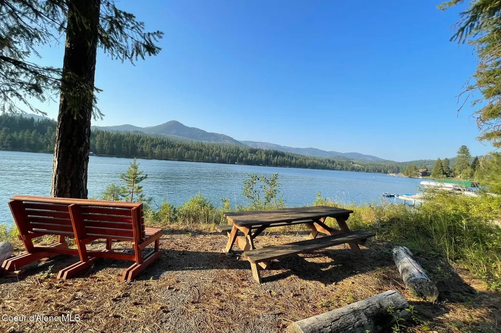 1279 Gypsy Bay Road Sagle ID 83860