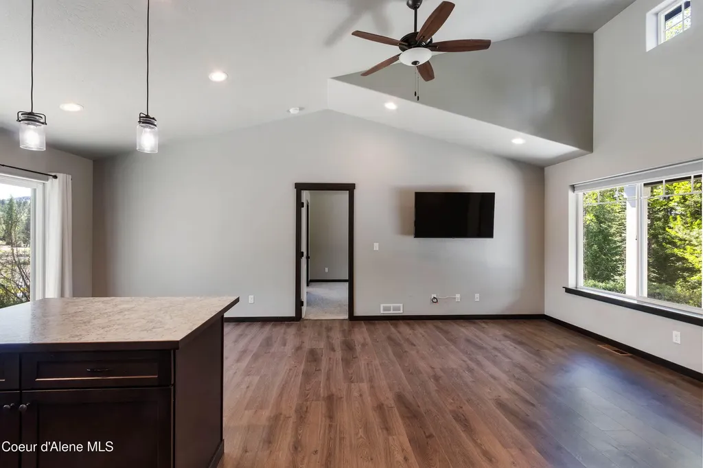 1279 Gypsy Bay Road Sagle ID 83860