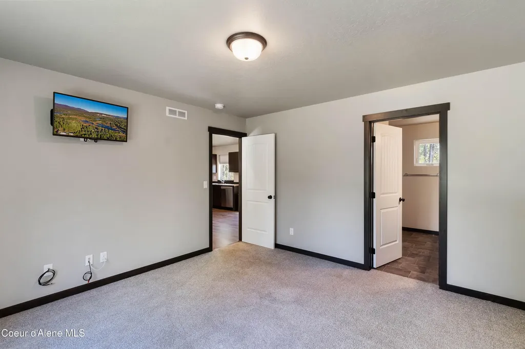 1279 Gypsy Bay Road Sagle ID 83860