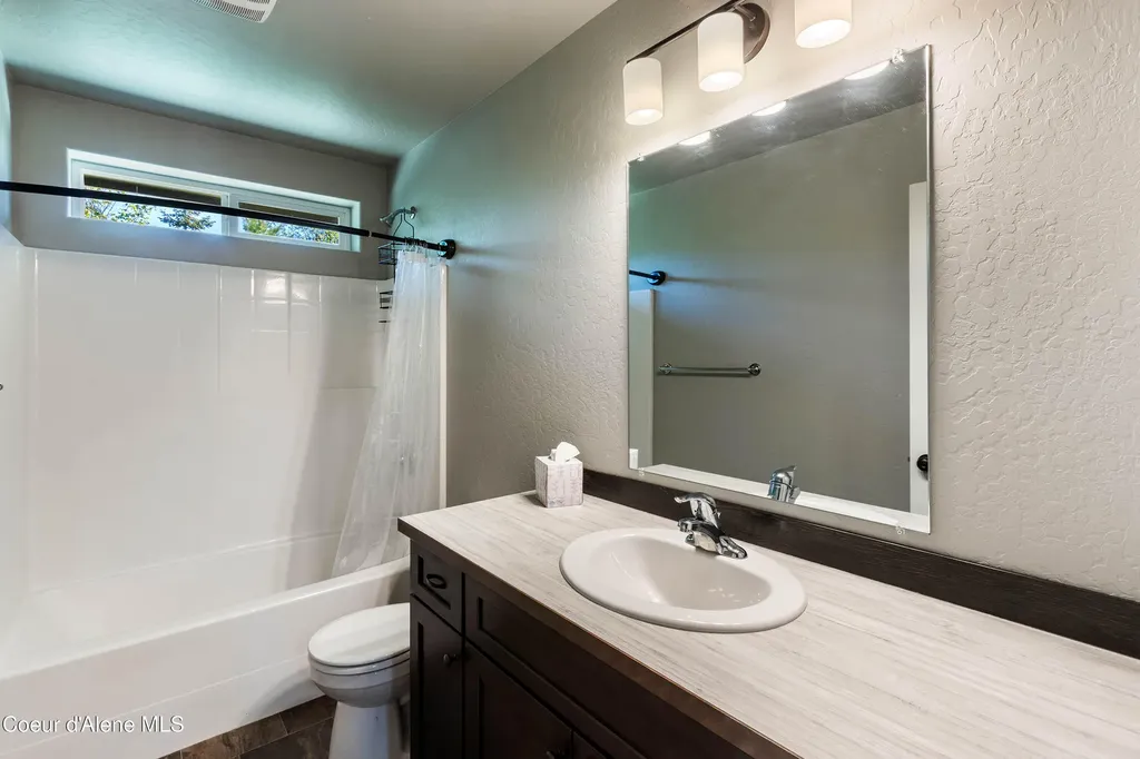 1279 Gypsy Bay Road Sagle ID 83860