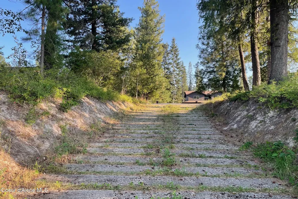 1279 Gypsy Bay Road Sagle ID 83860