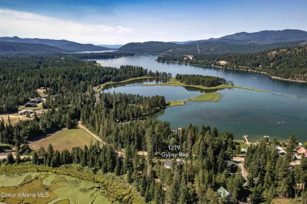 1279 Gypsy Bay Road Sagle ID 83860