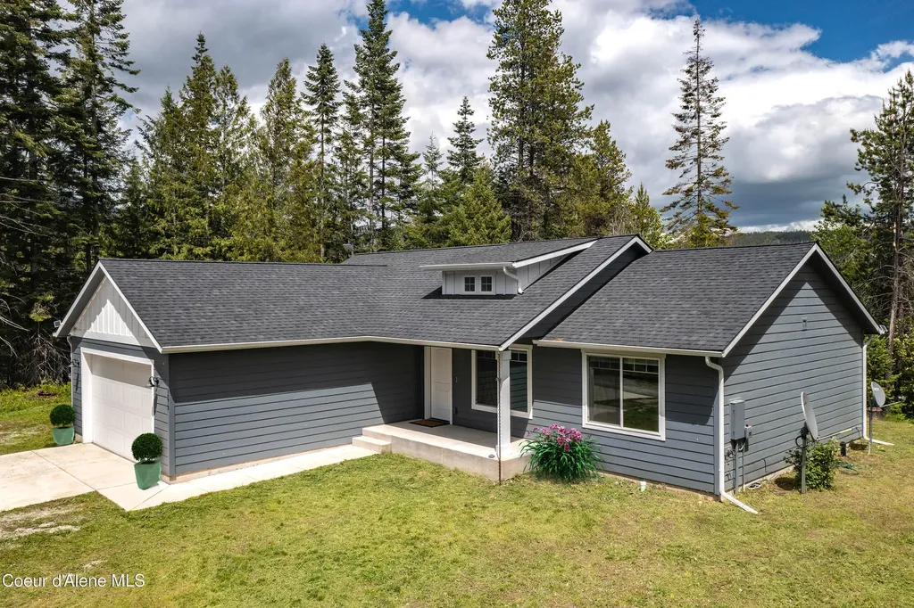 1279 Gypsy Bay Road Sagle ID 83860