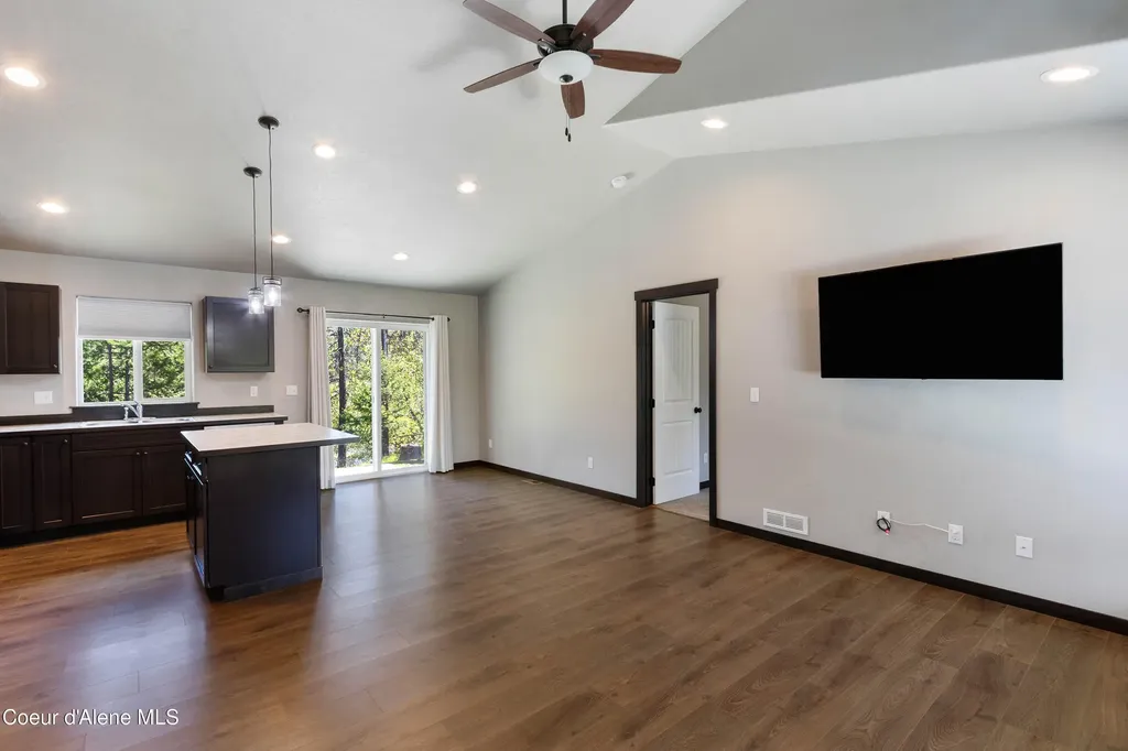 1279 Gypsy Bay Road Sagle ID 83860