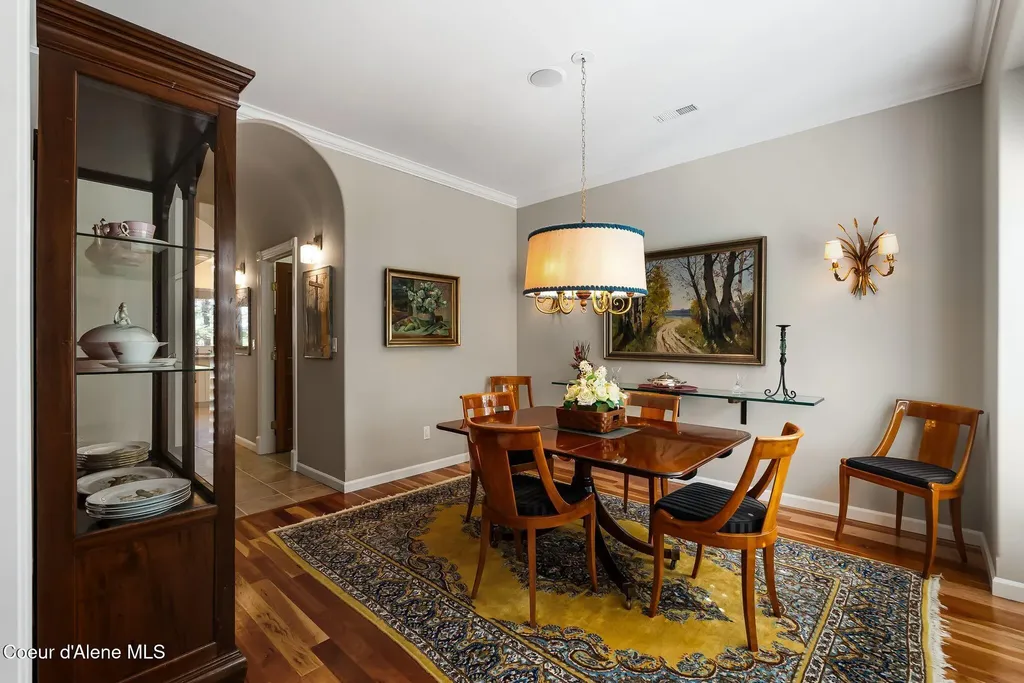 516 Kiebert Loop Hope ID 83836