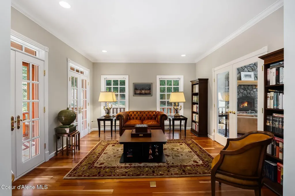 516 Kiebert Loop Hope ID 83836
