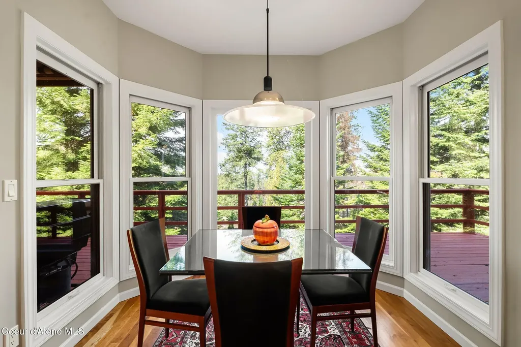 516 Kiebert Loop Hope ID 83836