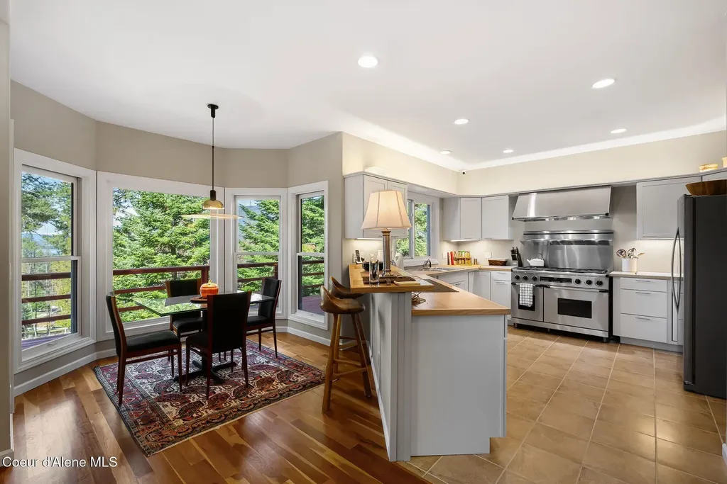 516 Kiebert Loop Hope ID 83836