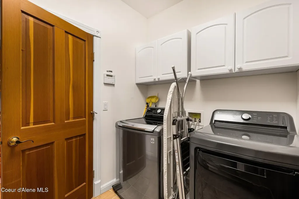 516 Kiebert Loop Hope ID 83836