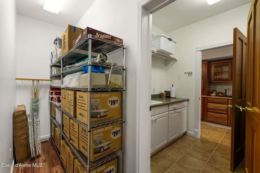 516 Kiebert Loop Hope ID 83836