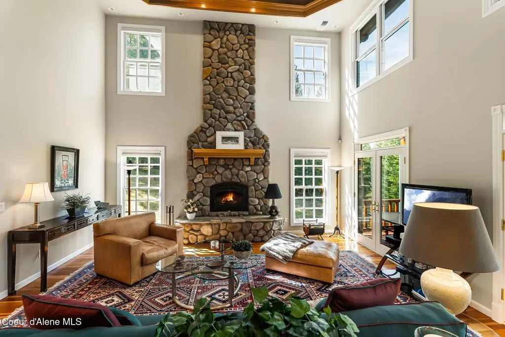 516 Kiebert Loop Hope ID 83836