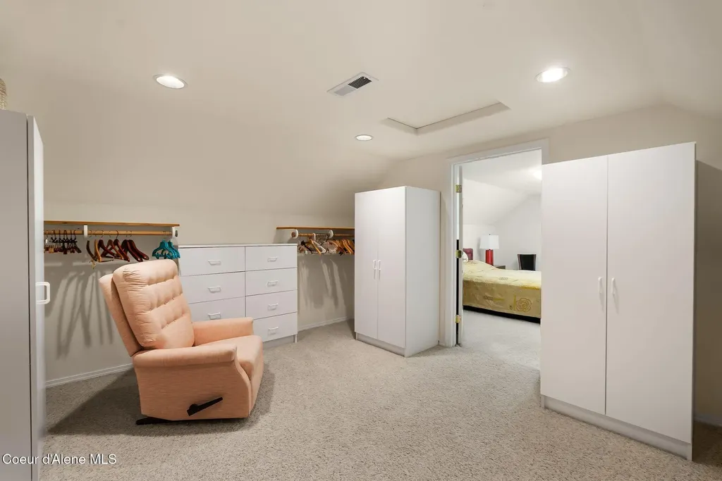516 Kiebert Loop Hope ID 83836