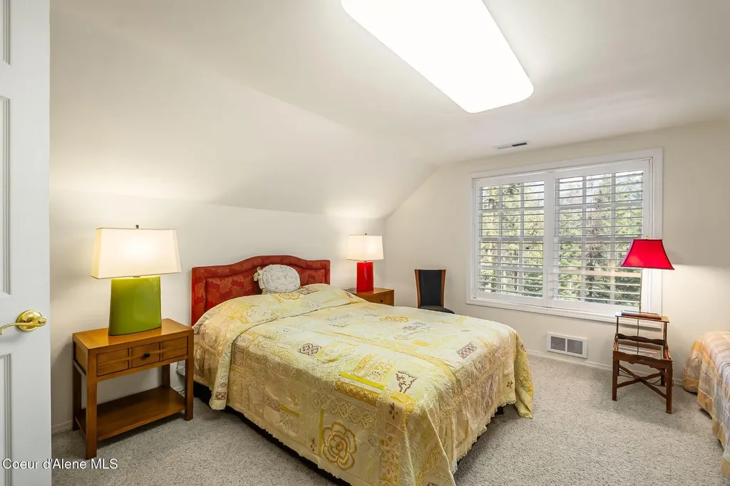 516 Kiebert Loop Hope ID 83836
